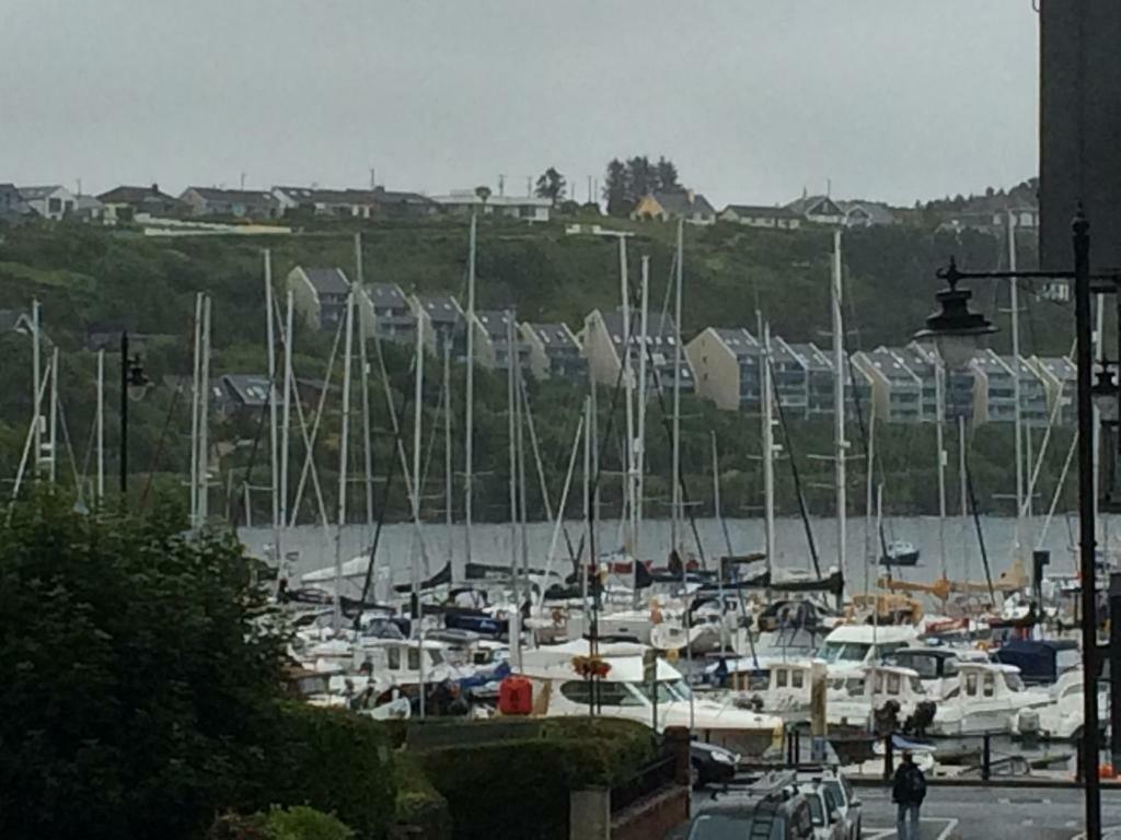 Luxury Town Centre Apartment Kinsale Eksteriør bilde